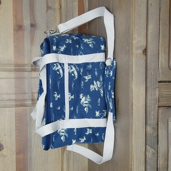 Disney Lilo & Stitch Cooler Bag - Picture 2 of 16